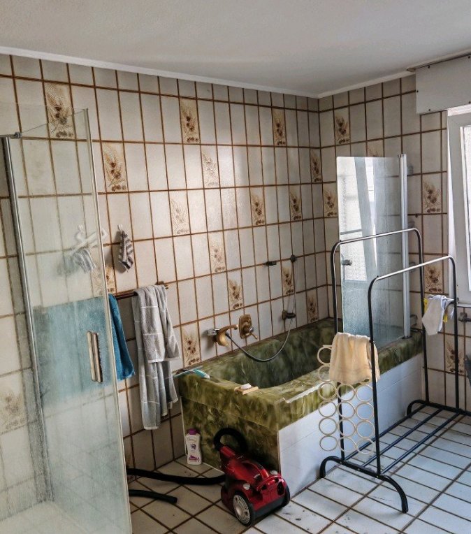 【埃森】三人WG单间出租（拎包入住，390€全包）