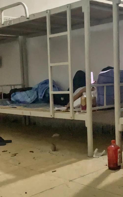 【马德里】Usera福州小吃店旁男搭铺出租
