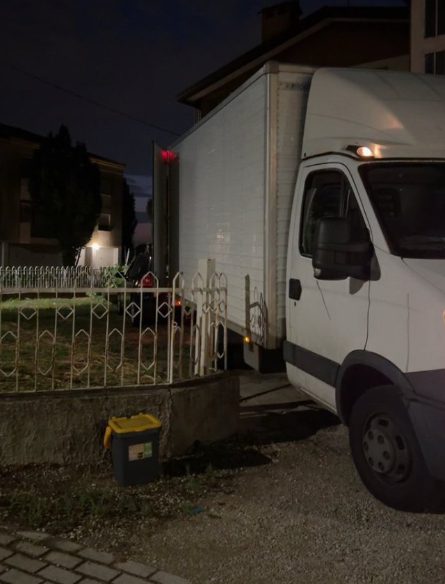 【Prato】依维柯六轮四方斗货车转让（动力全新，带挂衣架）
