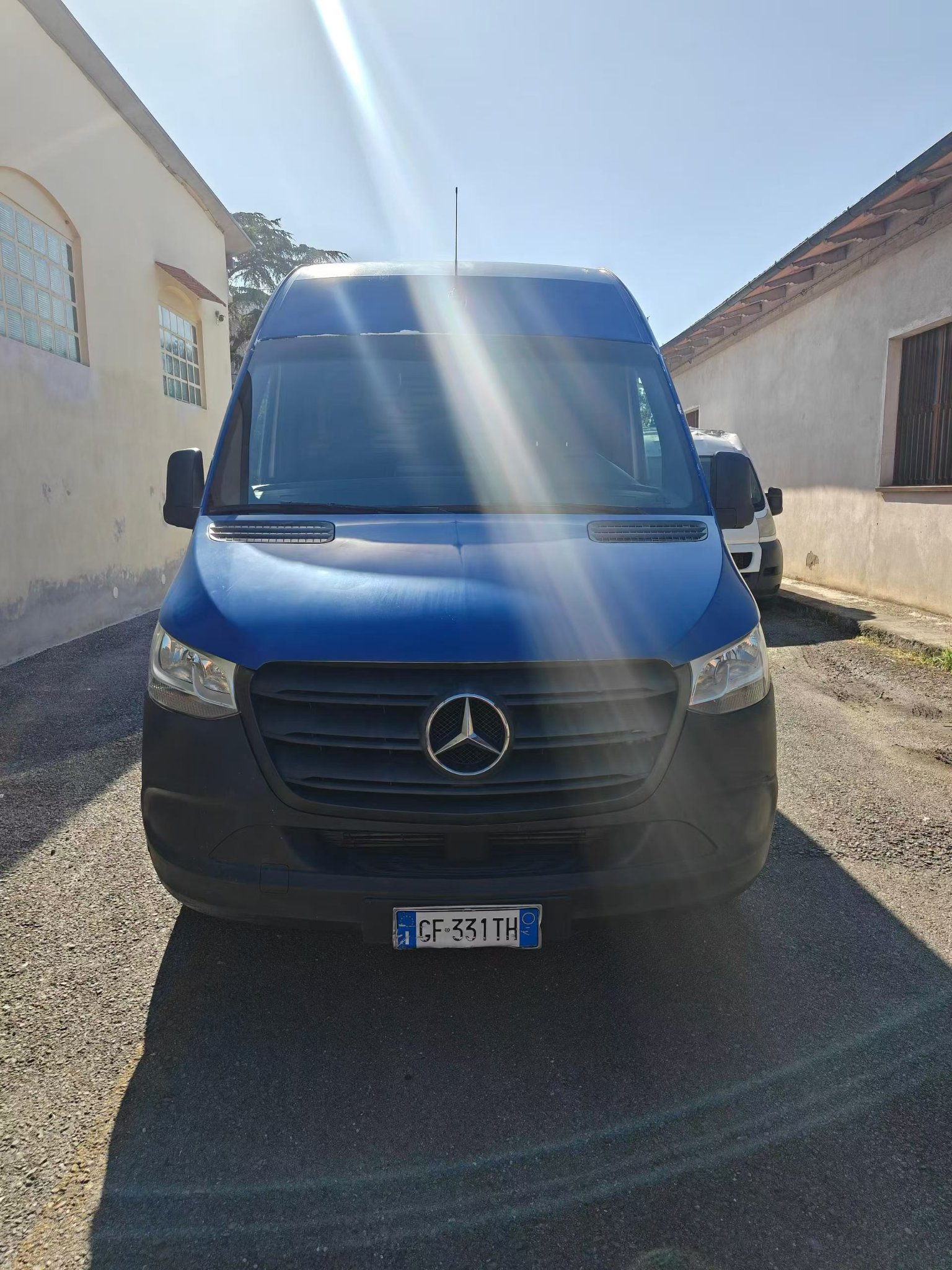 Prato 出售2021年奔驰货车