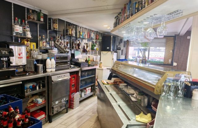 【Leganés】酒吧转让（65平+55平地下室，三角路口，租金950€）