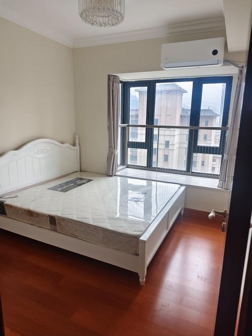 【Neuss Süd】单间出租（600€全包，交通便利）