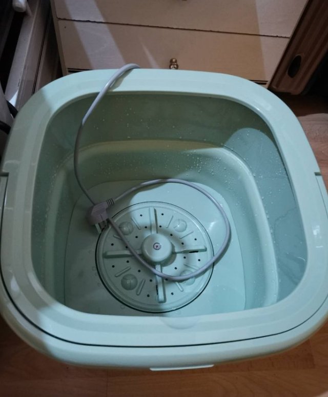 【马德里】近新折叠洗衣机出售（18升，260瓦，蓝光灭菌，30€）