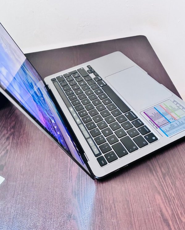 【马德里】MacBook M2出售（9成新，电池90%，650€不议价，Usera自提）