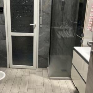 【米兰】绿线Cimiano两房一厅出租（全新装修，近地铁，1450€包物业暖气水网）