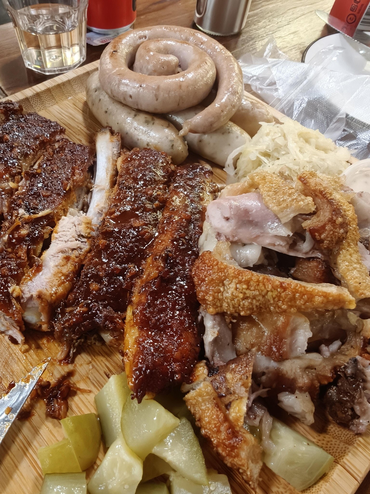 种草很久的德国烤肉店｜1989年开到现在，猪肘脆皮不腻，肋排酥而不烂
