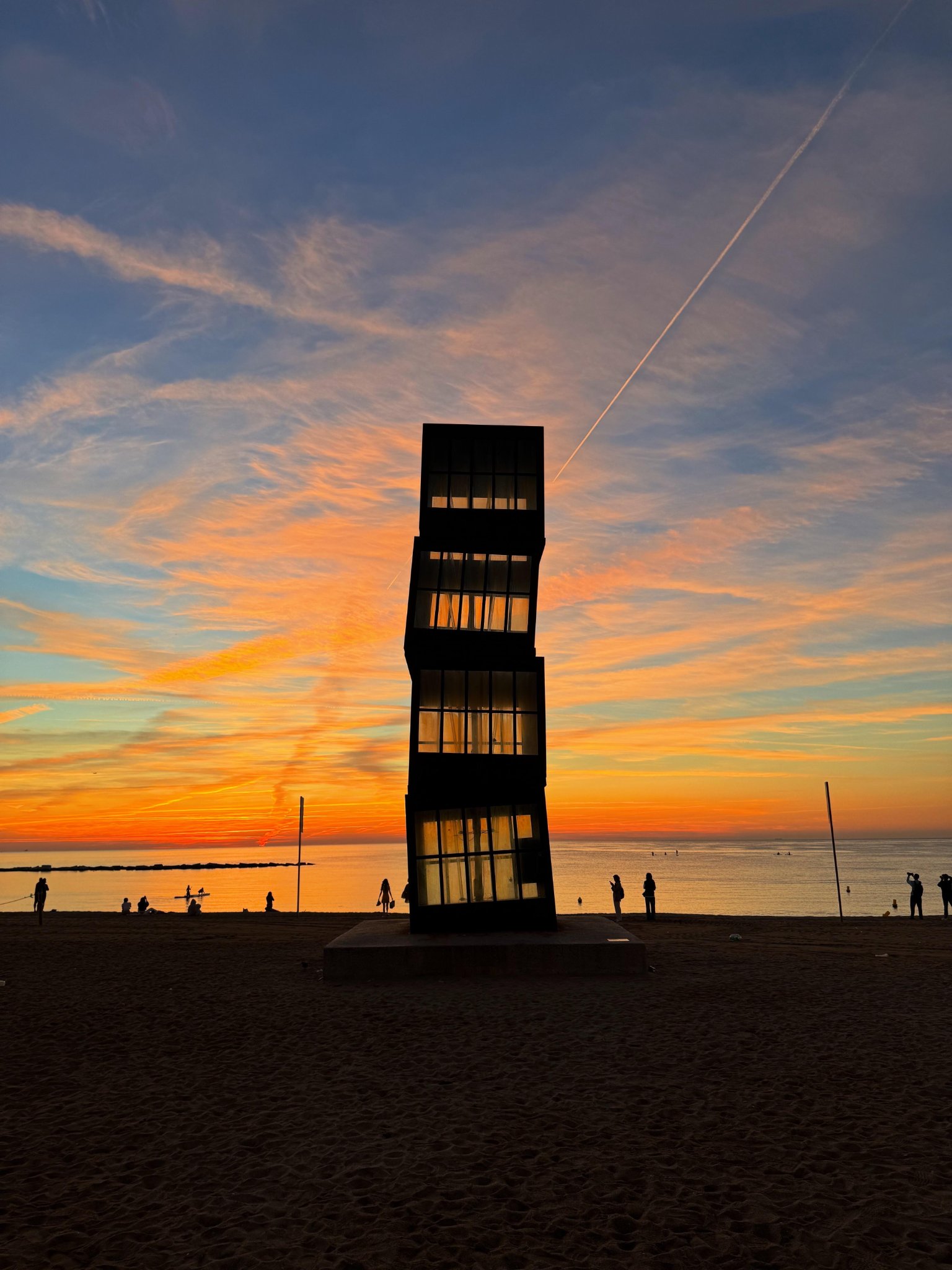 一定要早起看巴塞罗那海边日出｜站在Barceloneta海滩，遇见地中海清晨