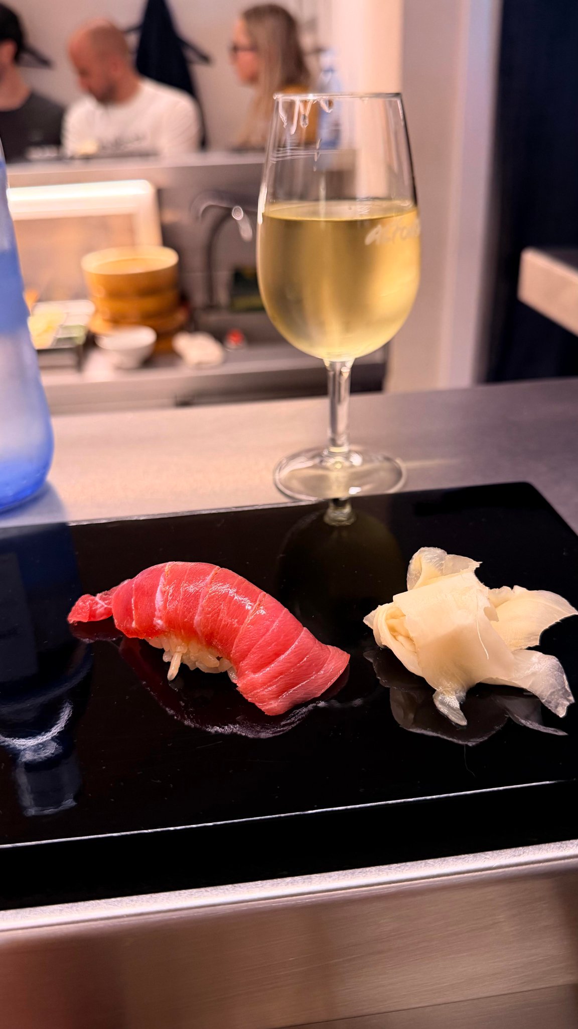 有没有试过边“罚站”边吃饭｜马德里站着吃的Omakase
