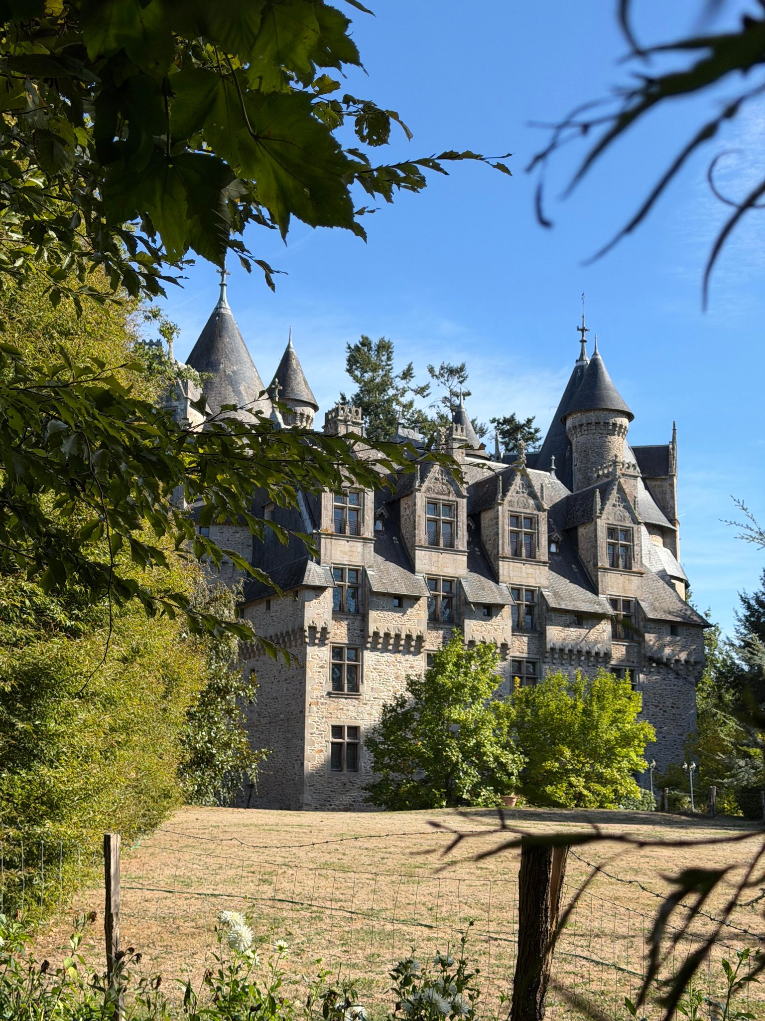 🏰 法国隐藏古堡｜一座经历三次毁灭的城堡