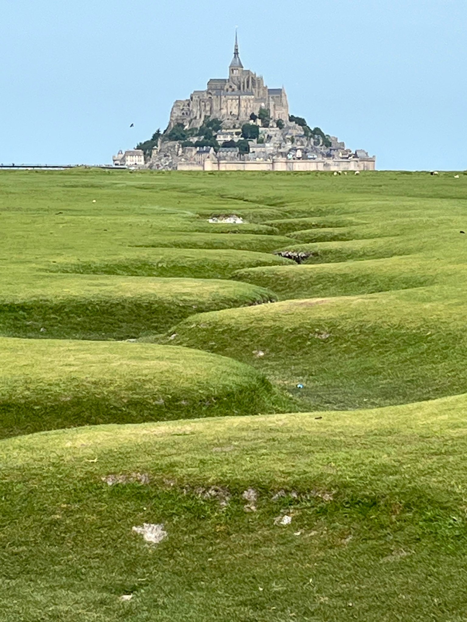 圣米歇尔山｜礁岩上的圣地孤岛，从百年战争到监狱再到天选圣地