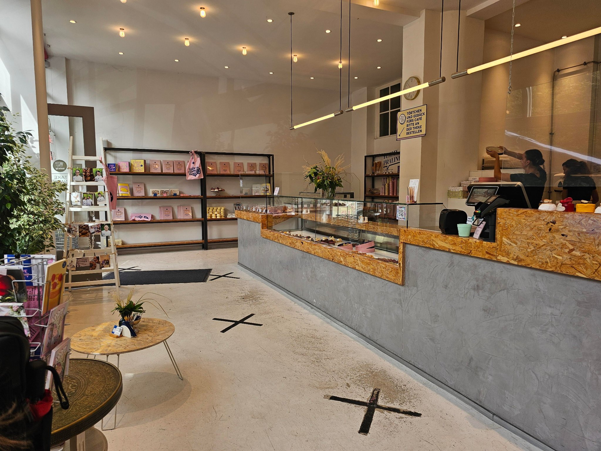 卡尔斯鲁厄Pâtisserie Ludwig｜芒果椰子蛋糕夏天吃绝了，可颂准备下次试