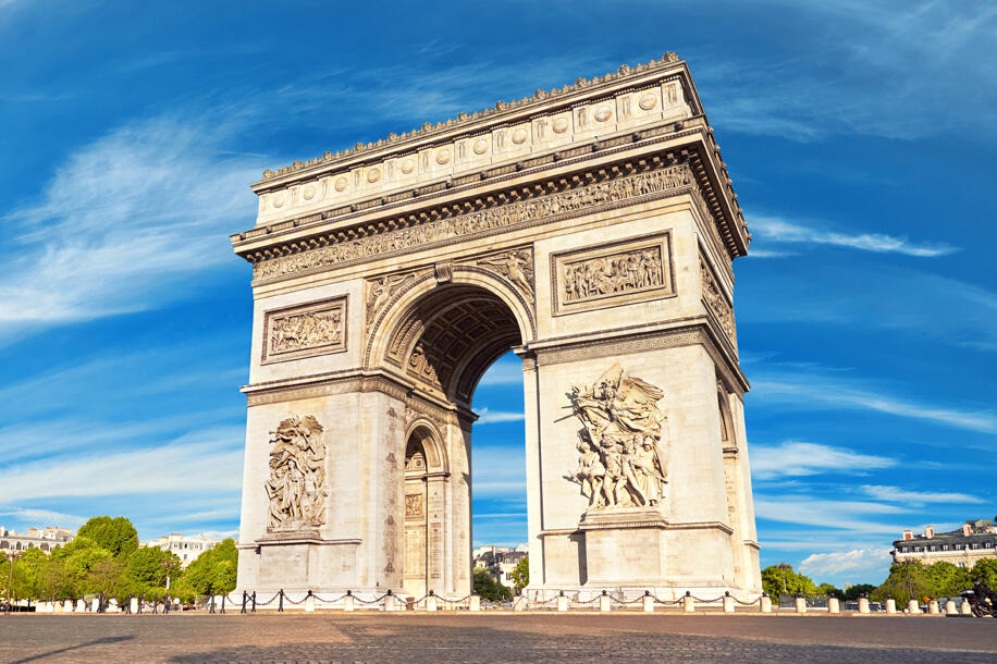 平时需要买票才能参观的巴黎凯旋门 Arc de Triomphe，今年欧洲遗产日期间可以免费进入！