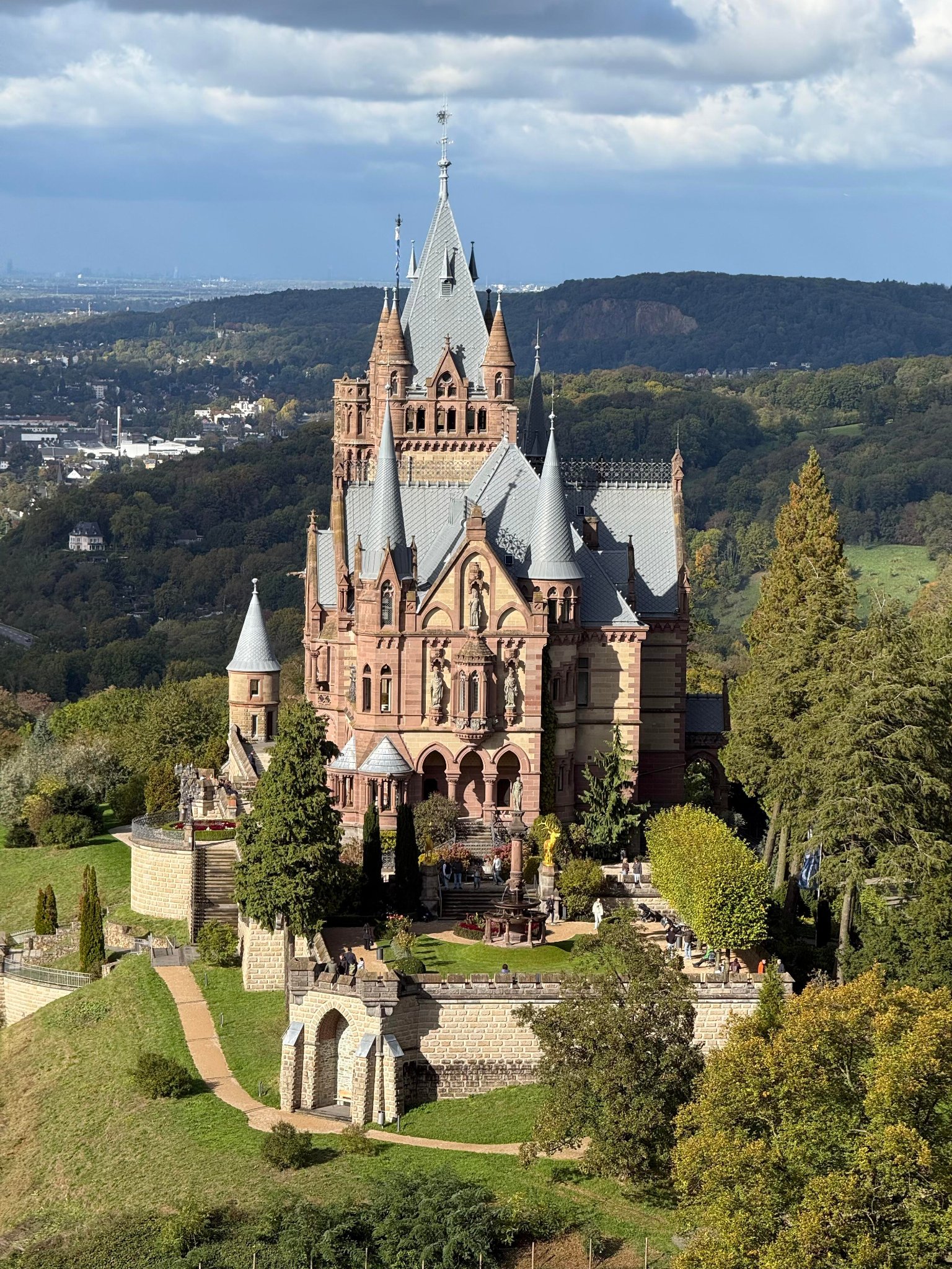 波恩龙堡Schloss Drachenburg｜周末徒步好去处，从波恩主火出发的交通攻略