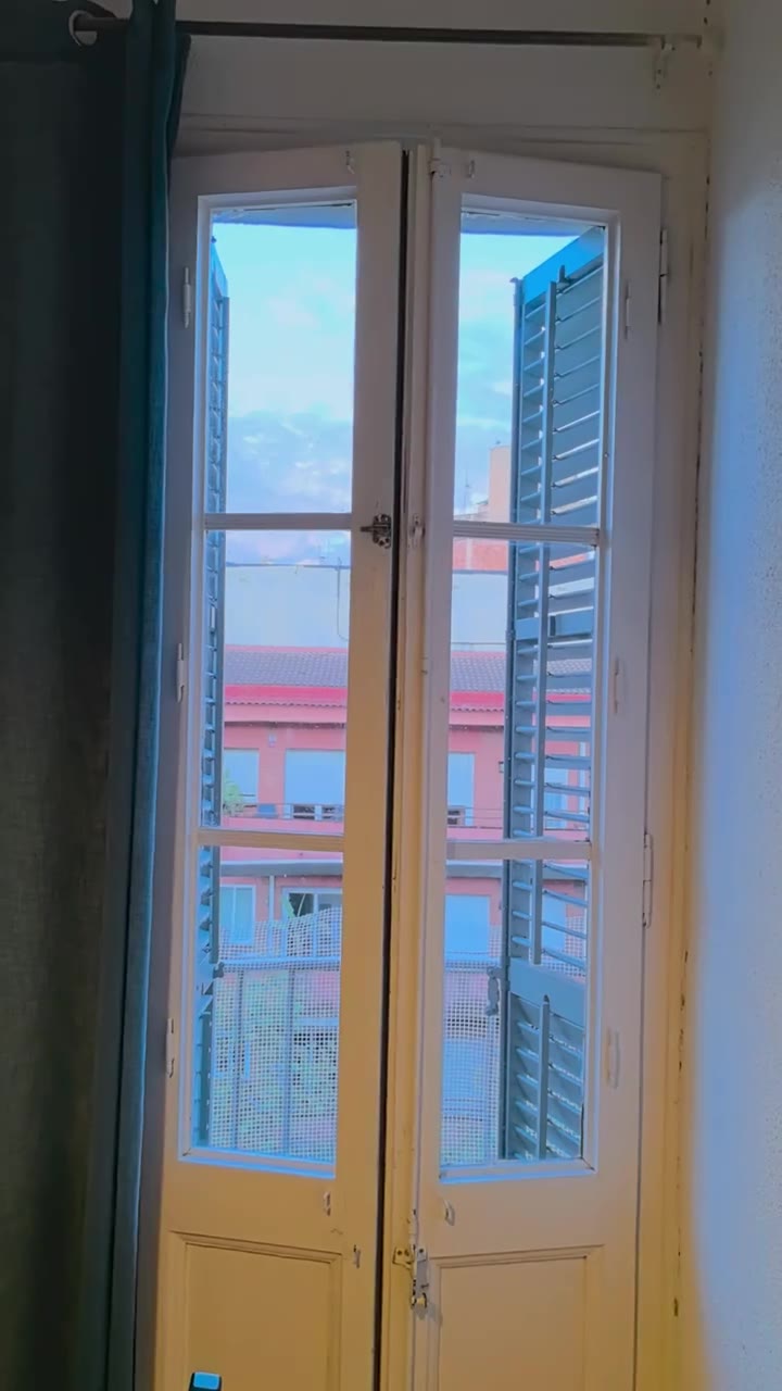 巴塞罗那的蓝调｜早上6点多推开门，看到圣家堂清晨的蓝调