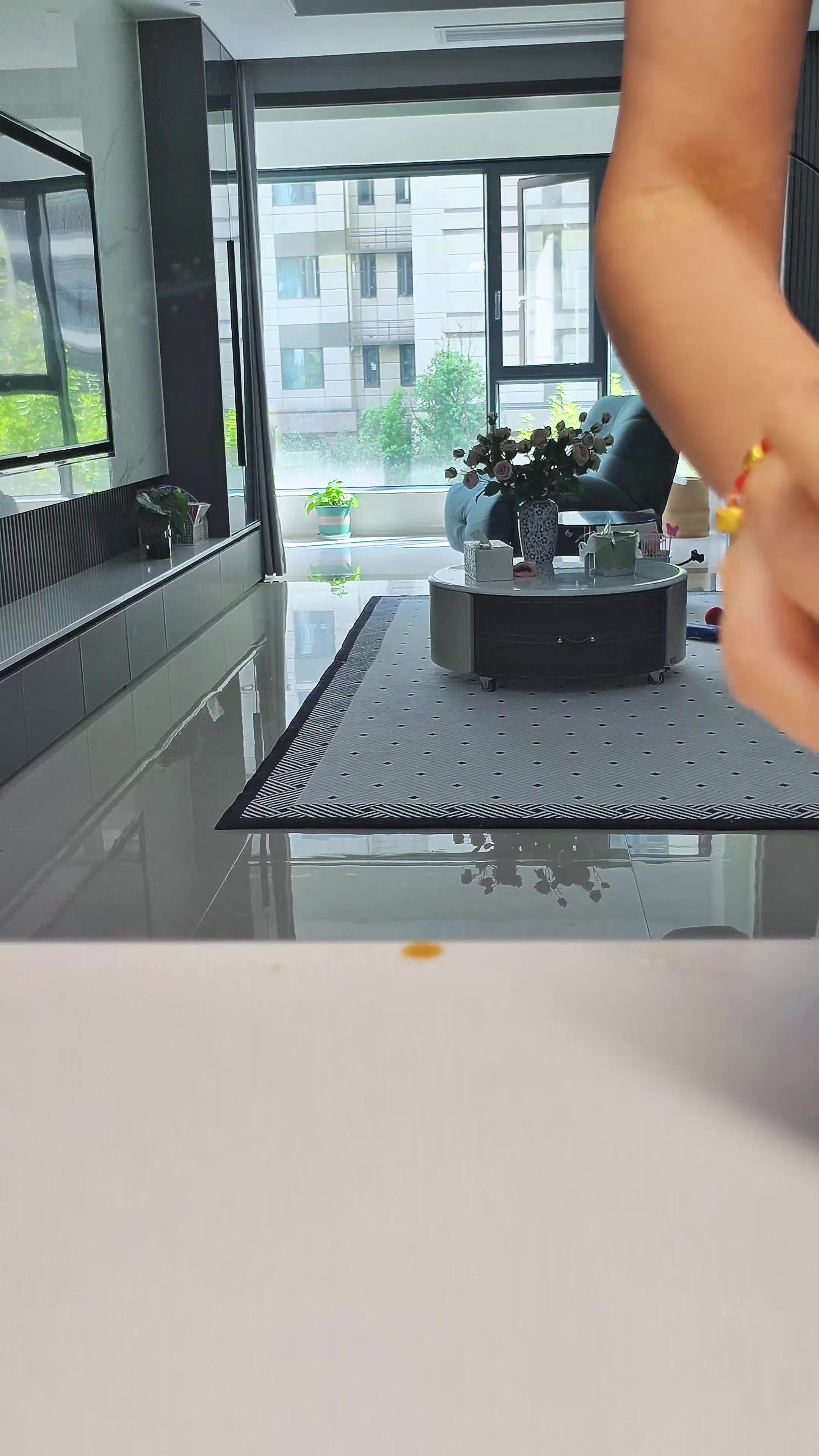 谁能拒绝一杯冰摇西班牙拿铁——炼乳搭配咖啡，加冰使劲摇晃，摇出绵密泡沫再倒入鲜奶。