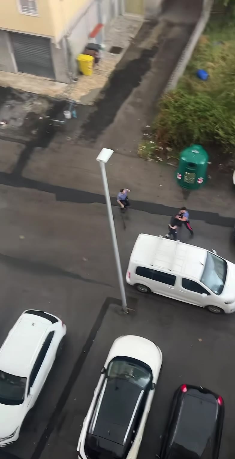警察抓犯罪分子现场