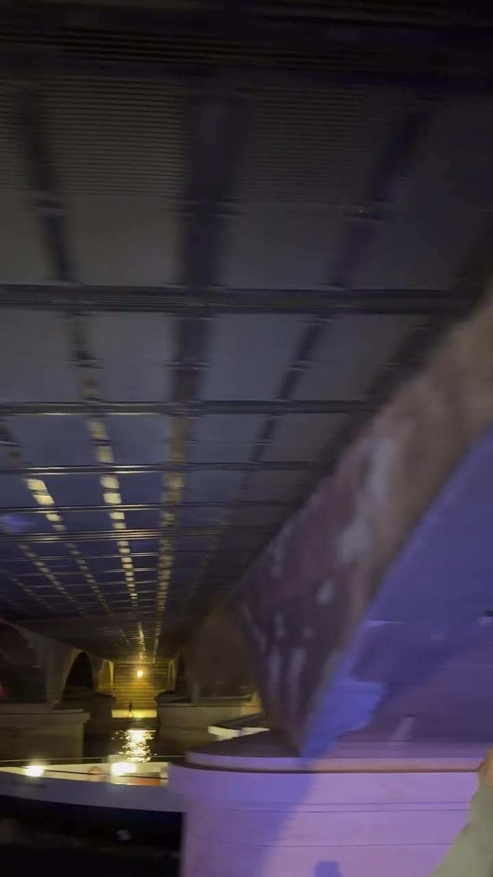 亲爱的展博，当你看到这封信，我已经在巴黎了