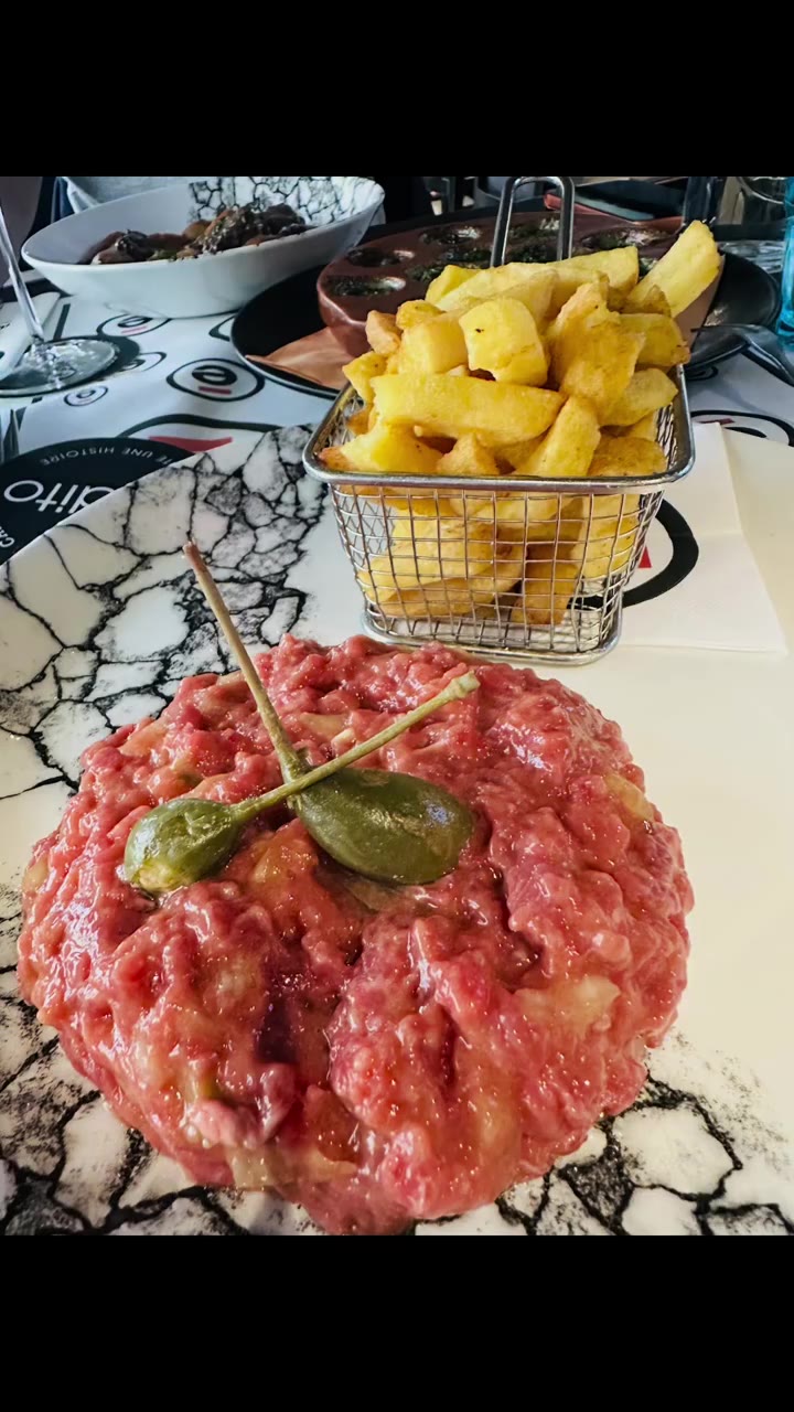 法国的美食｜在里昂博古斯市集遇到中国店员，帮我们选菜选做法，这一餐最好吃