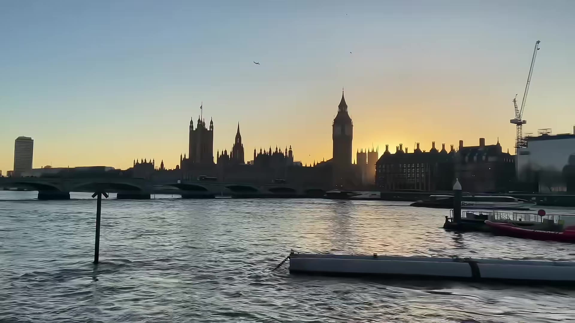 你怎么舍得让我的泪流向海