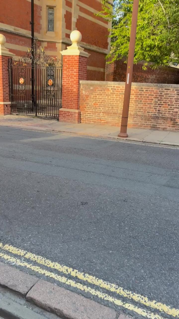 英国老钱是会玩哈｜剑桥坐完船出来看到的一幕