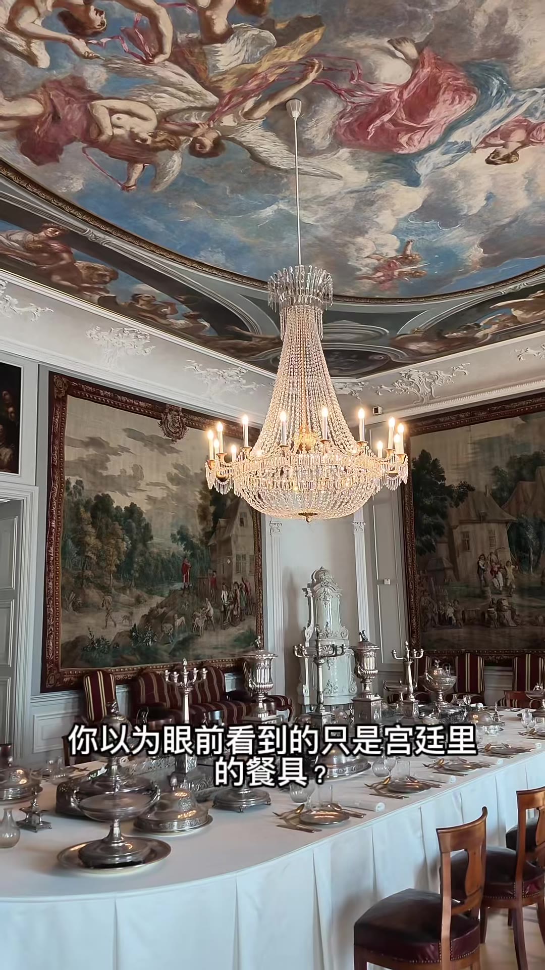 他看见的是权力。
