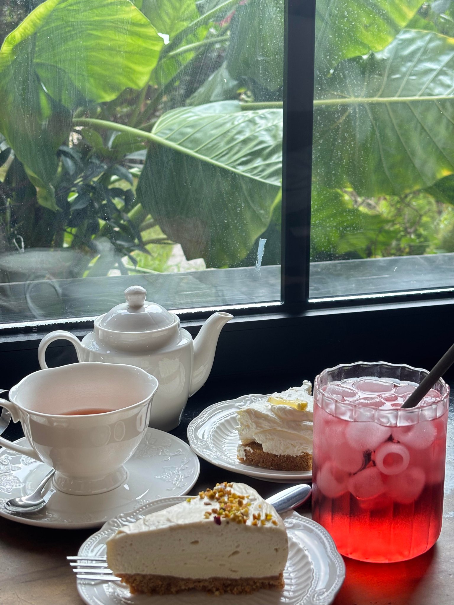 #桐梓林[话题]# #桐梓林美食[话题]# #成都甜品[话题]# #社区宝藏[话题]##下午茶[话题]# #探店[话题]# #英式[话题]# #甜品治愈一切[话题]# #漫画窗[话题]# #宝藏甜品店分享[话题]#
桐梓林｜英国小姐姐的甜品店，餐具精致、甜品清爽，不会英文也能进
