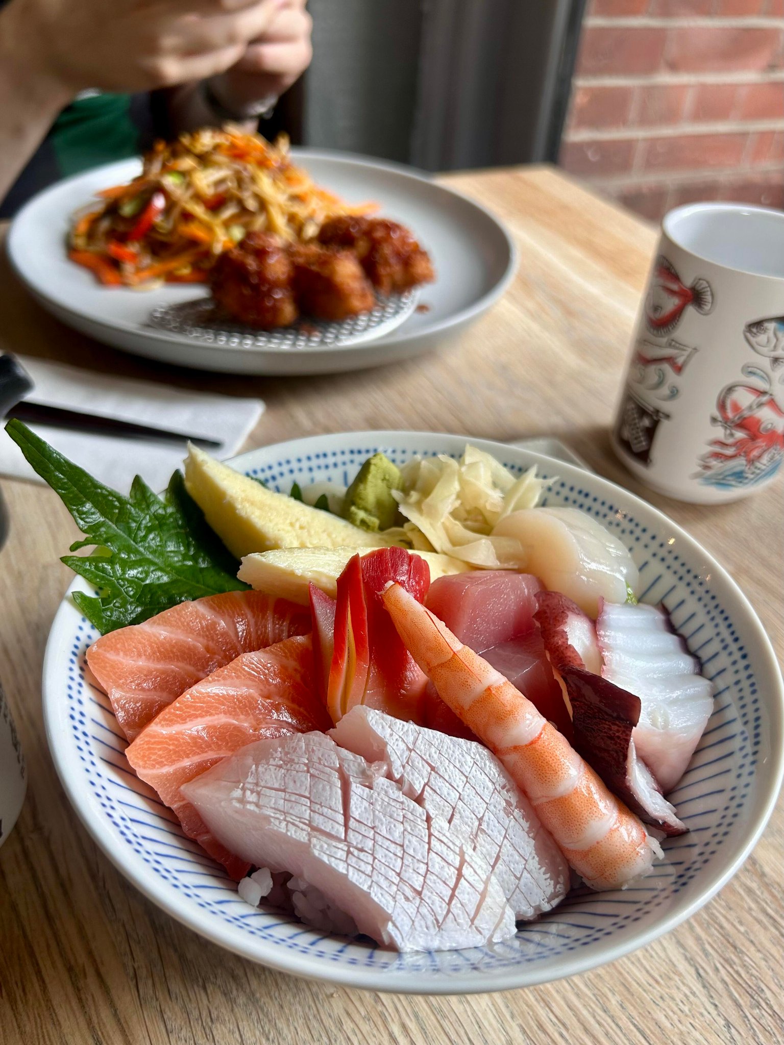 布莱顿美食｜海鲜饭19镑厚切回甘，炸鸡7镑量大到两个人吃不完