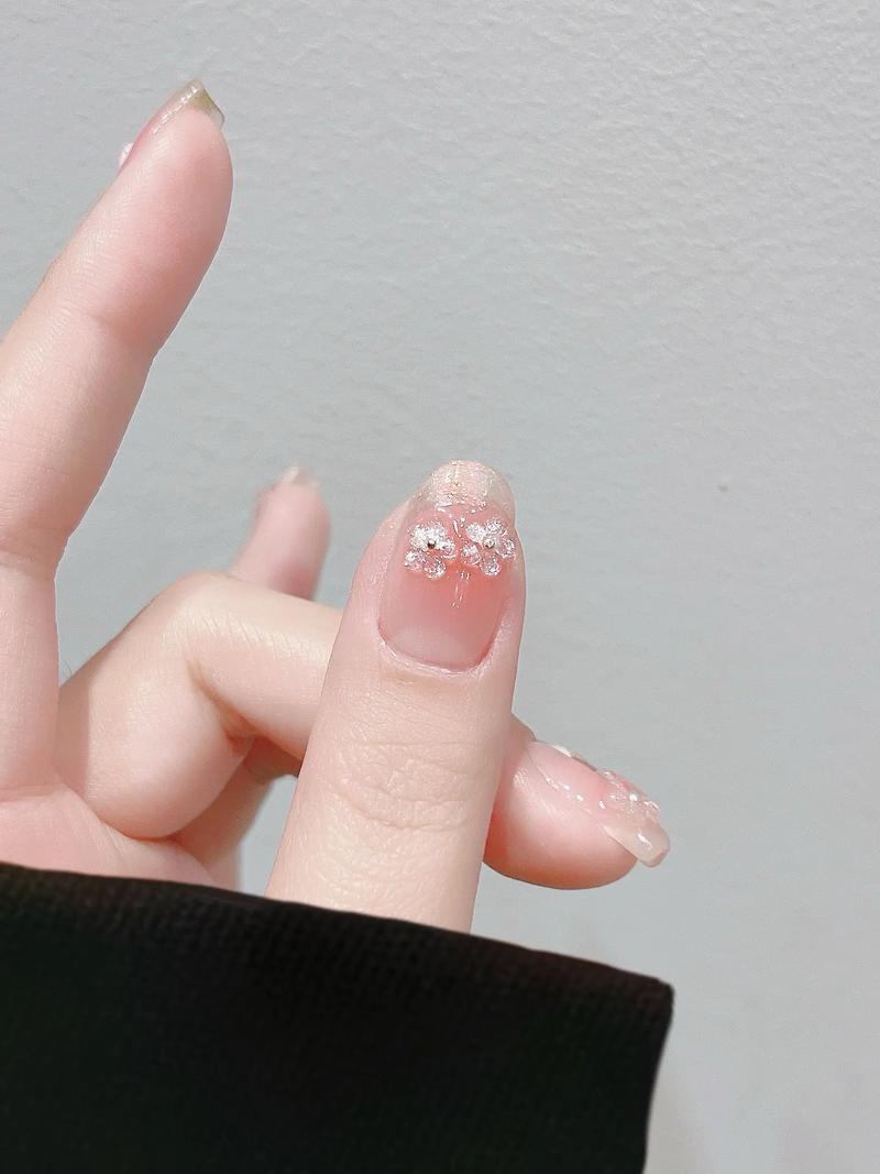 【威尼斯周边】求职理发中工/美甲小工（有语言，有居留）