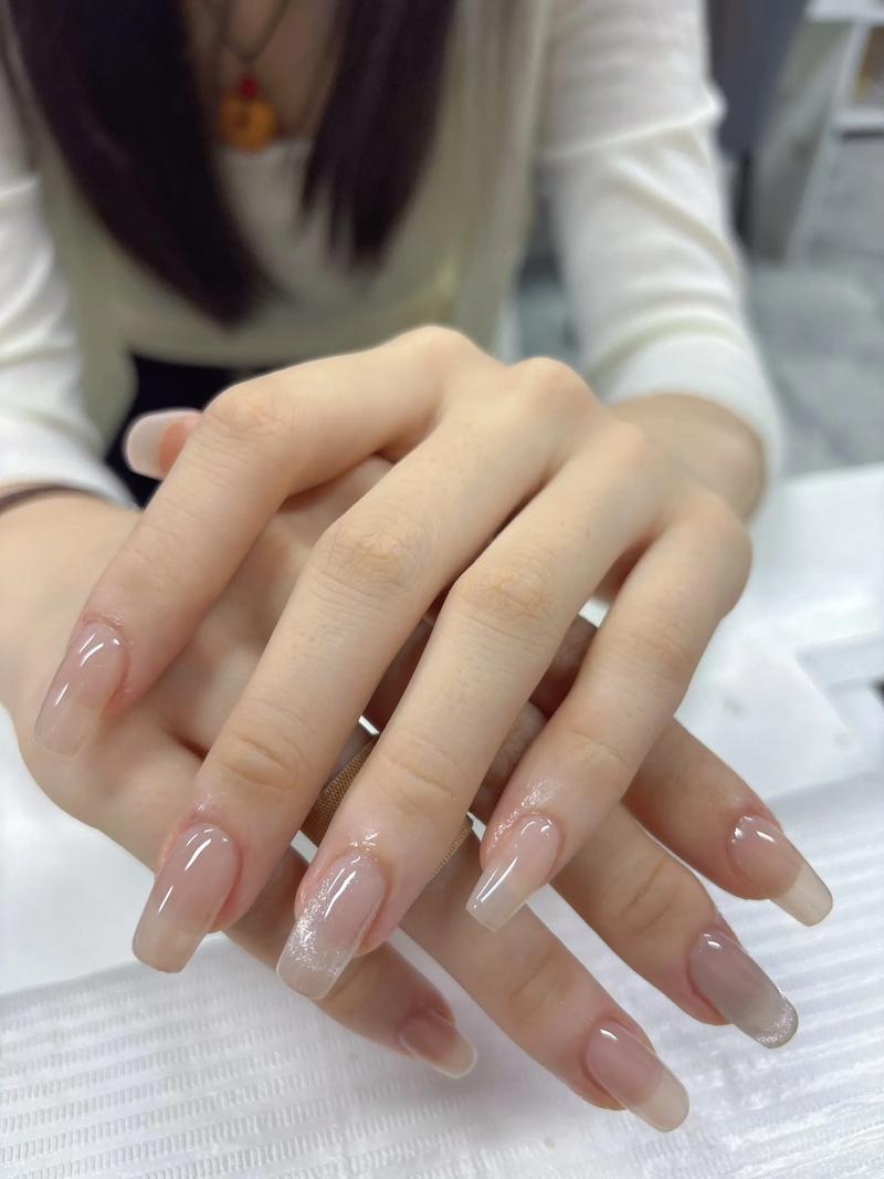 西班牙美甲店招美甲中工/熟练手脚护理工