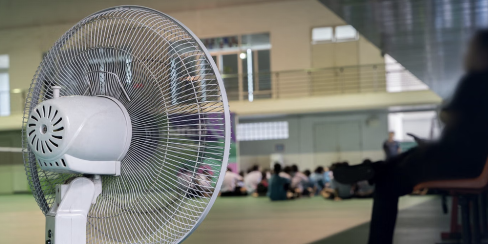 教室没空调学生受不了！意大利教师集体呼吁每年10月份再开学