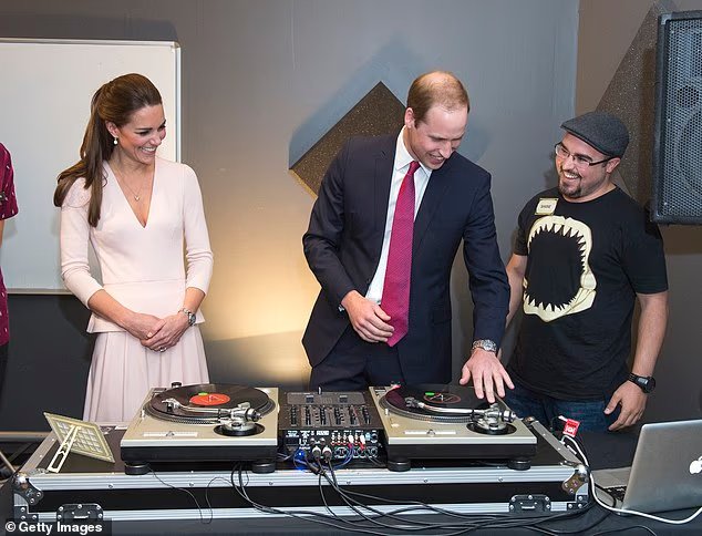 威廉王子自曝童年想当DJ 承认“不太在行”