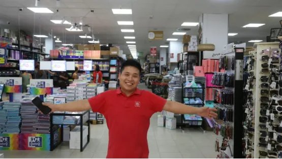 华人百元店靠拍视频生意大火，媒体介绍成功秘诀