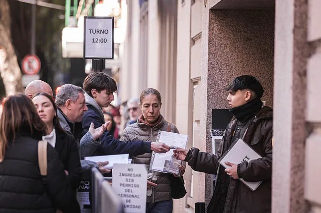 西班牙政府提交“孙辈法”入籍名单 16.3万人中仅901人证明流亡后裔身份