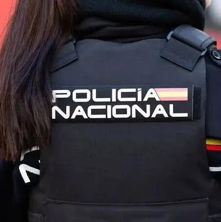马拉加省合租住宅发生命案，男子胸部中刀后不治身亡