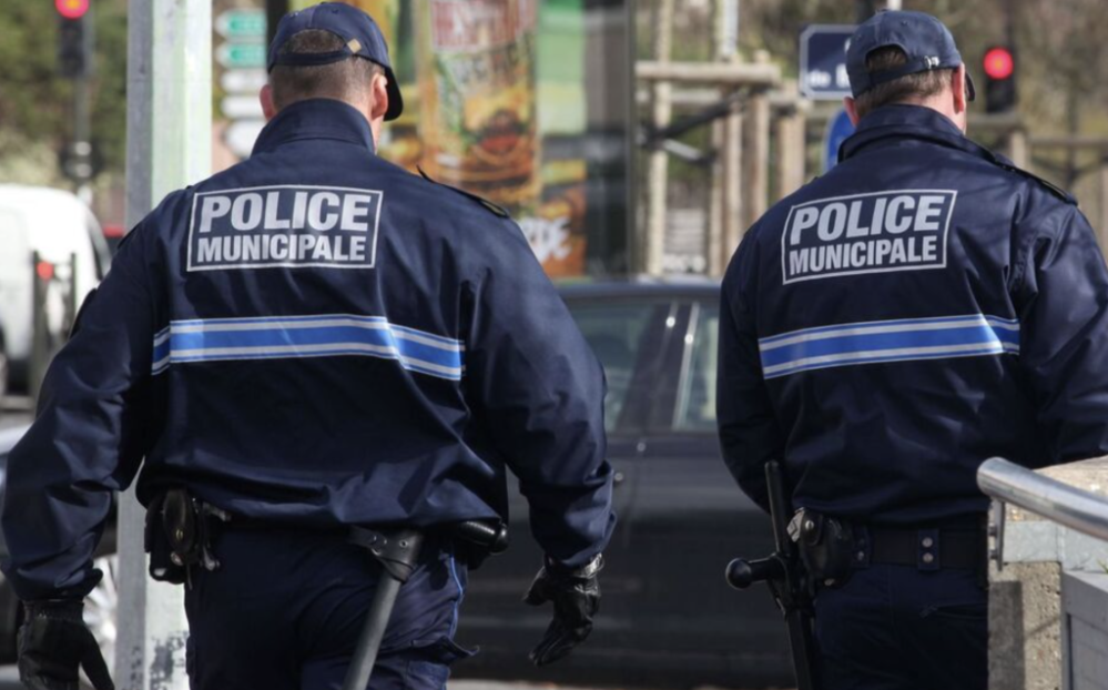 图卢兹市中心发生持刀袭击：两名市政警察受伤，嫌疑人被捕