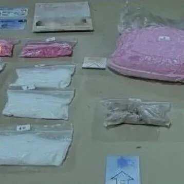 马德里汽车站女子携10袋毒品被捕，原计划乘大巴运往罗马
