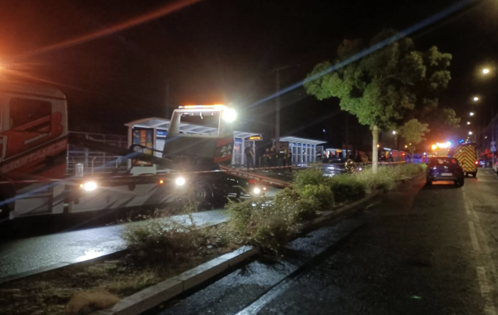 法国卡昂发生汽车冲撞人群事件：1人死亡，10人受伤，其中7人伤势危急
