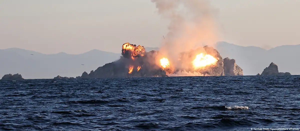 突破美韩防空？朝鲜罕见实施海陆空联合实弹演练