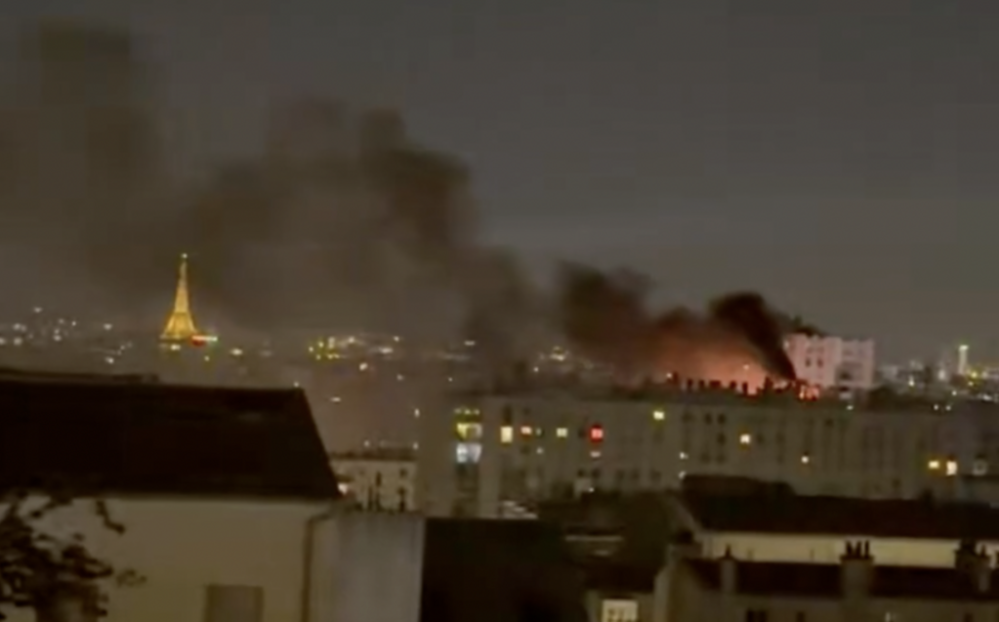 巴黎20区住宅楼发生火灾，期间疑有烟花爆竹和迫击炮爆炸