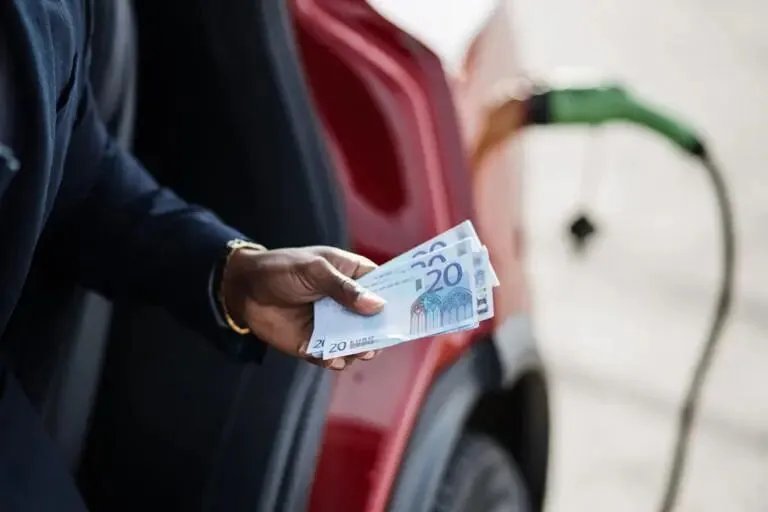 🚗 英国为何要征“里程税”？