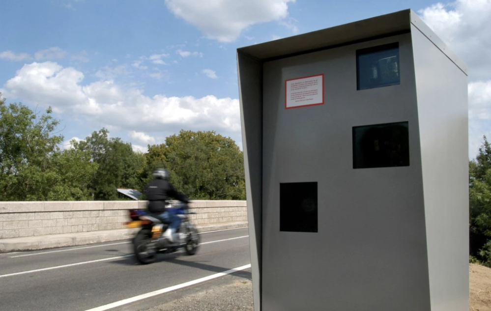 摩托车手靠AI就能“免疫”自动测速雷达、不被扣分吗？