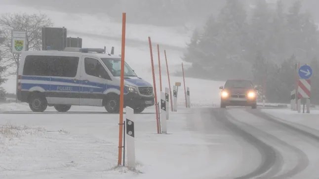 德国阿尔卑斯山区迎来初雪 气象学家预计低海拔地区短期内无积雪