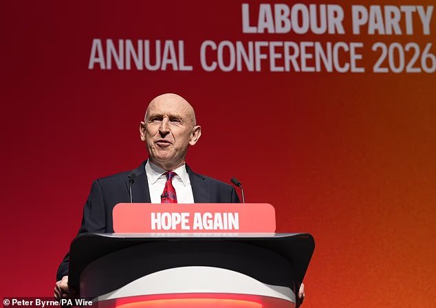 英国财相演讲炫耀矿灯，全国柴油储备只够42天