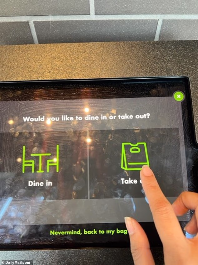 顾客拒付小费反被多收钱？Shake Shack回应：自助机故障所致