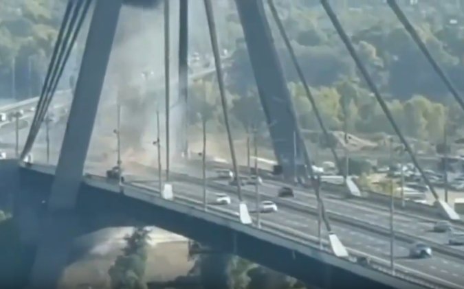 乌克兰基辅响起强烈爆炸声，北桥再次遭无人机袭击