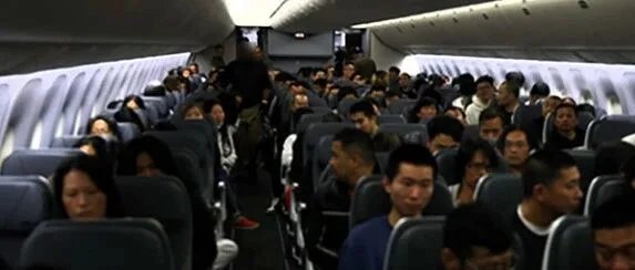 88名华人被集体遣返回国